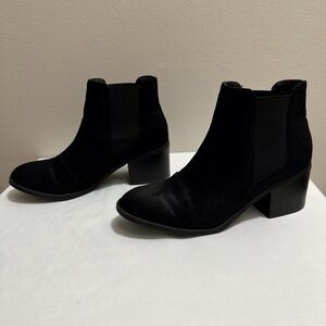 Maurices Chelsea Black Ankle Boot 7.5